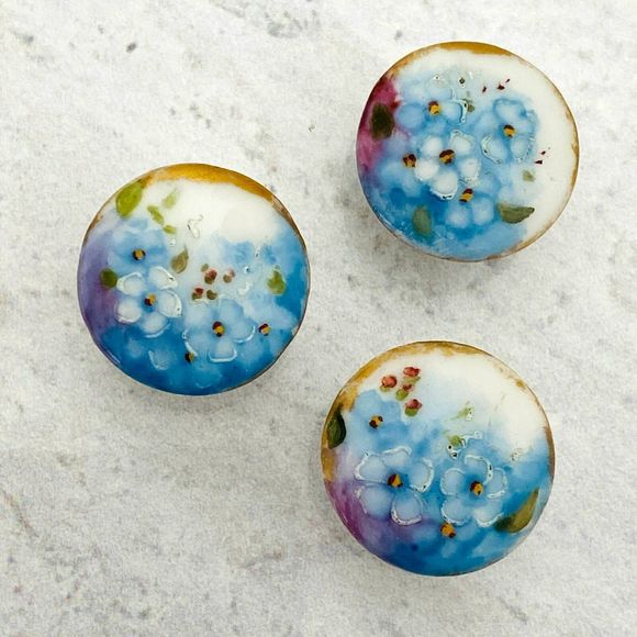 Set of Three Antique Hand Painted Porcelain Buttons Forget-Me-Nots Blue Round - Picture 6 of 8
